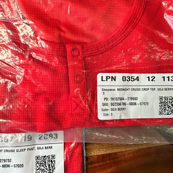 Savage X Fenty Goji Berry Red Midnight Cruise Crop Top & Jogger Pajama Set - Picture 14 of 16